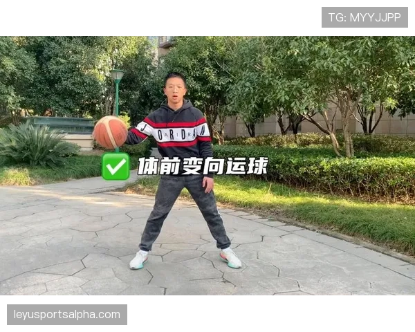 运球变向时如何避免走步违例？完整规则解析
